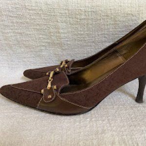 Anne Klein Pointed Toe Monogram Heels: Size 9.5M